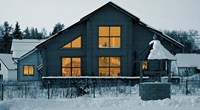 Hus i sne